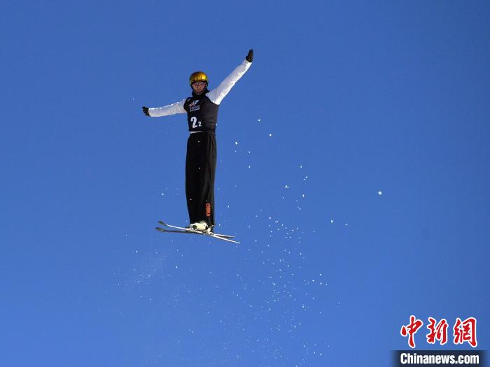 北大湖站自由式滑雪世界杯收官 中国队包揽三冠