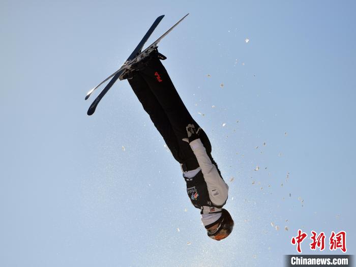 北大湖站自由式滑雪世界杯收官 中国队包揽三冠