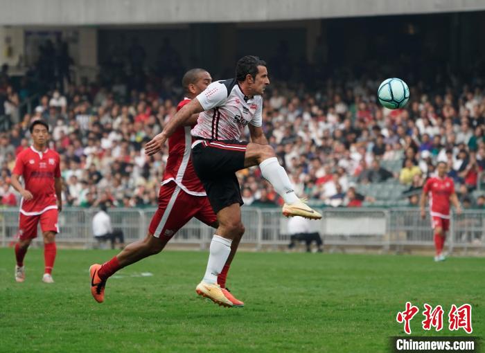 国际足坛传奇球星齐聚香港大球场上演巅峰对决