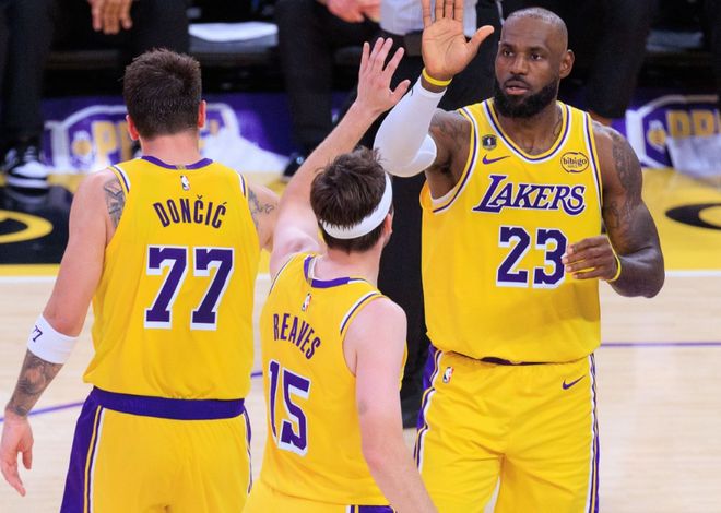 湖人双杀公牛迎四连胜 西部排名升至第三