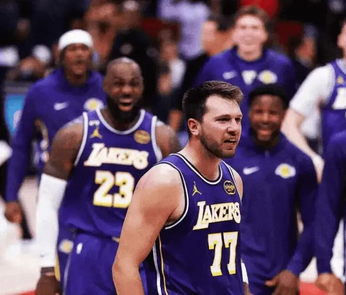 湖人主场力克骑士豪取四连胜 成本赛季第五支