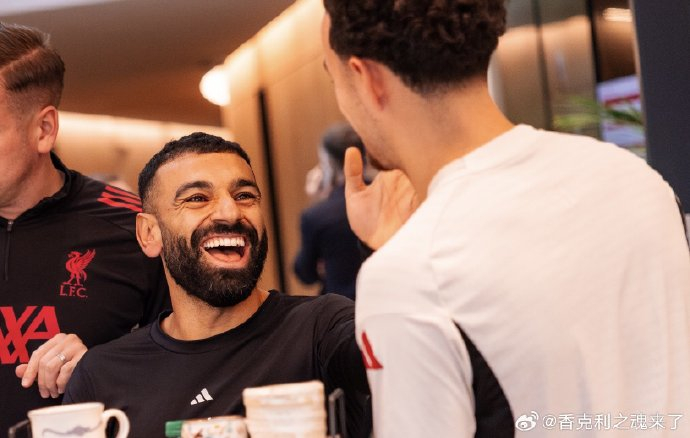 萨拉赫制定吧台咖啡饮用新规 要求成员专注交流