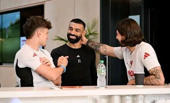 萨拉赫制定吧台咖啡饮用新规 要求成员专注交流